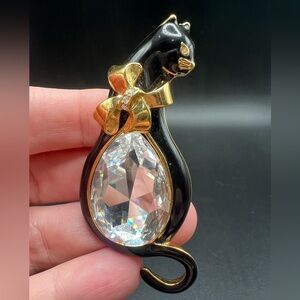 Trifari Vintage Cat Kitten Brooch Black Enamel Faceted Belly Gold Tone Bow